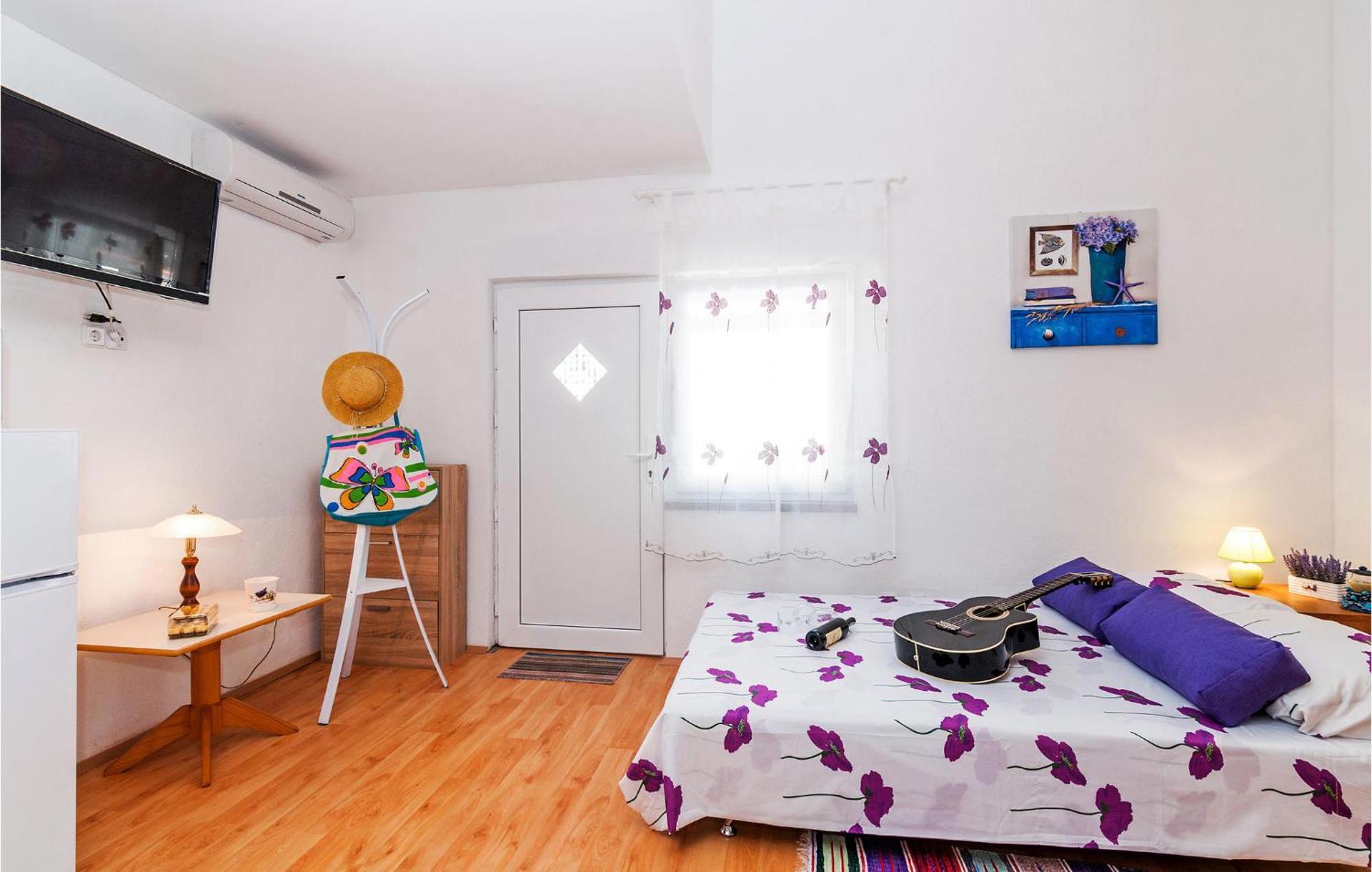 Nice Apartment In Vinjerac With Kitchen Ngoại thất bức ảnh