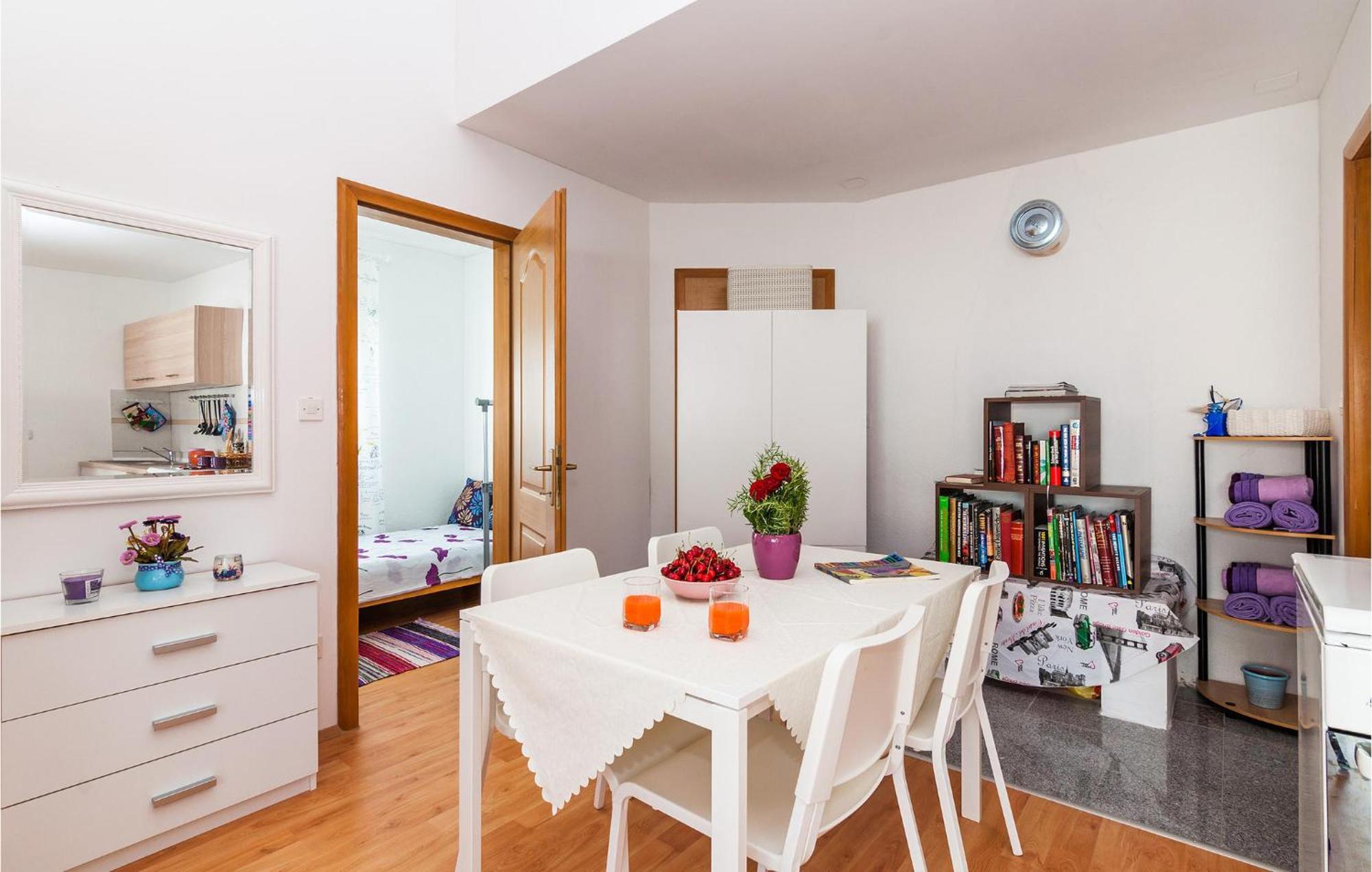 Nice Apartment In Vinjerac With Kitchen Ngoại thất bức ảnh