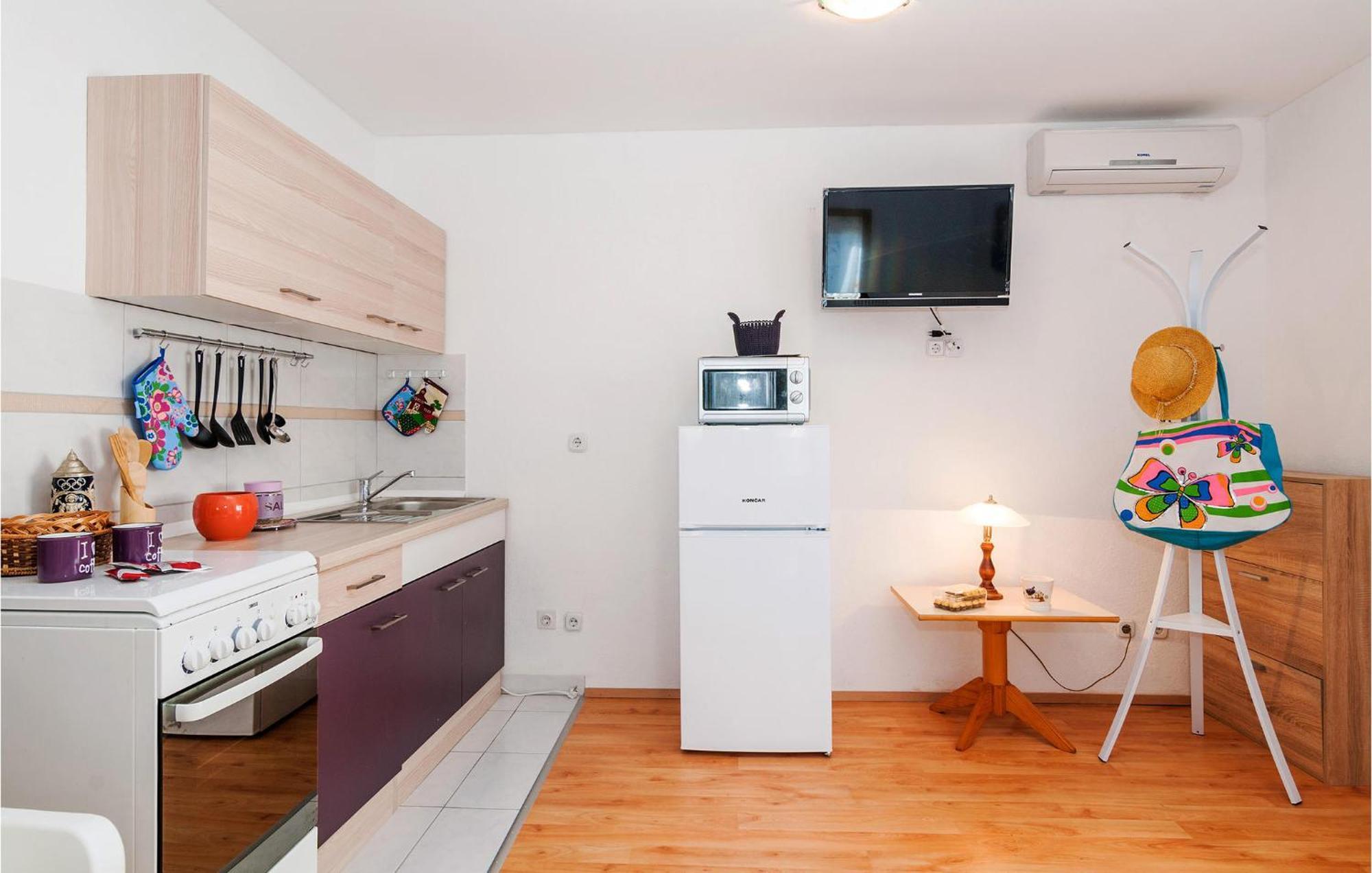 Nice Apartment In Vinjerac With Kitchen Ngoại thất bức ảnh
